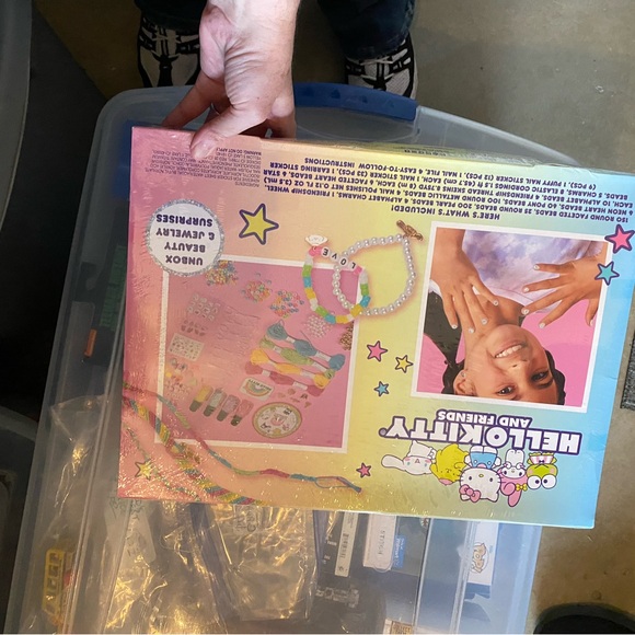 HELLO KITTY AND FRIENDS 24 DAY ADVENT CALENDAR NEW - Picture 7 of 7